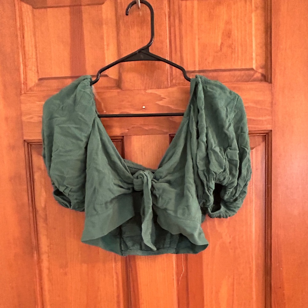 Wild Fable bubble sleeve short sleeve shirt. Size Medium